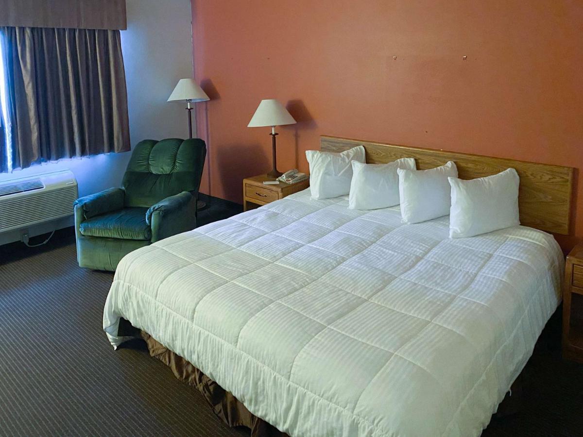 Motel 6 Norway Mi Εξωτερικό φωτογραφία